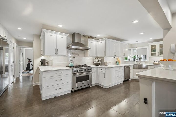 Property Photo:  346 Roosevelt Avenue  NJ 07604 