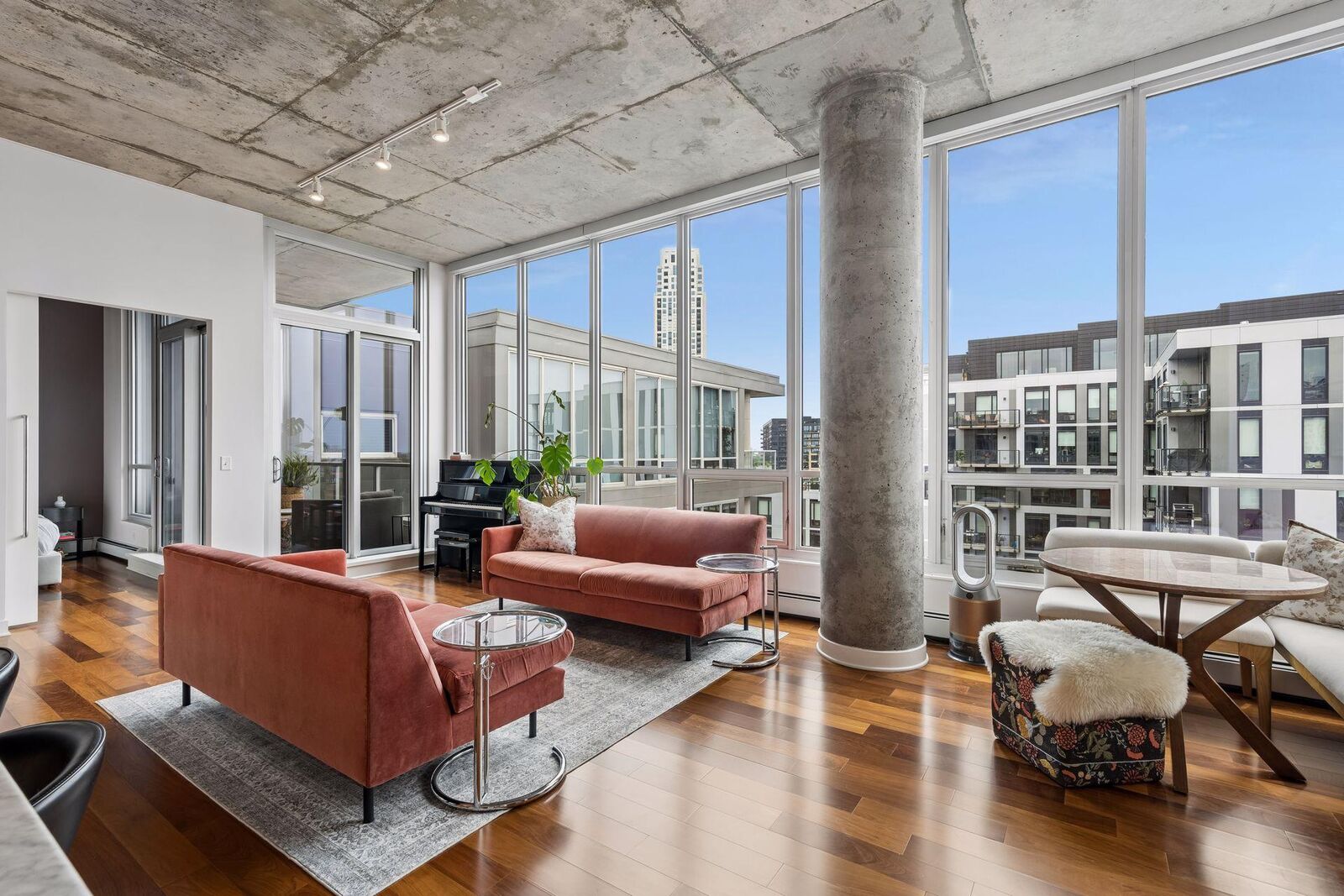 Property Photo:  901 S 2nd Street 905  MN 55415 