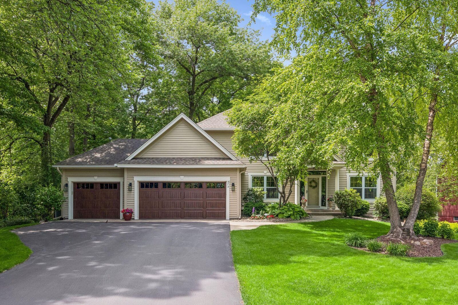 Property Photo:  875 Fernbrook Lane N  MN 55447 