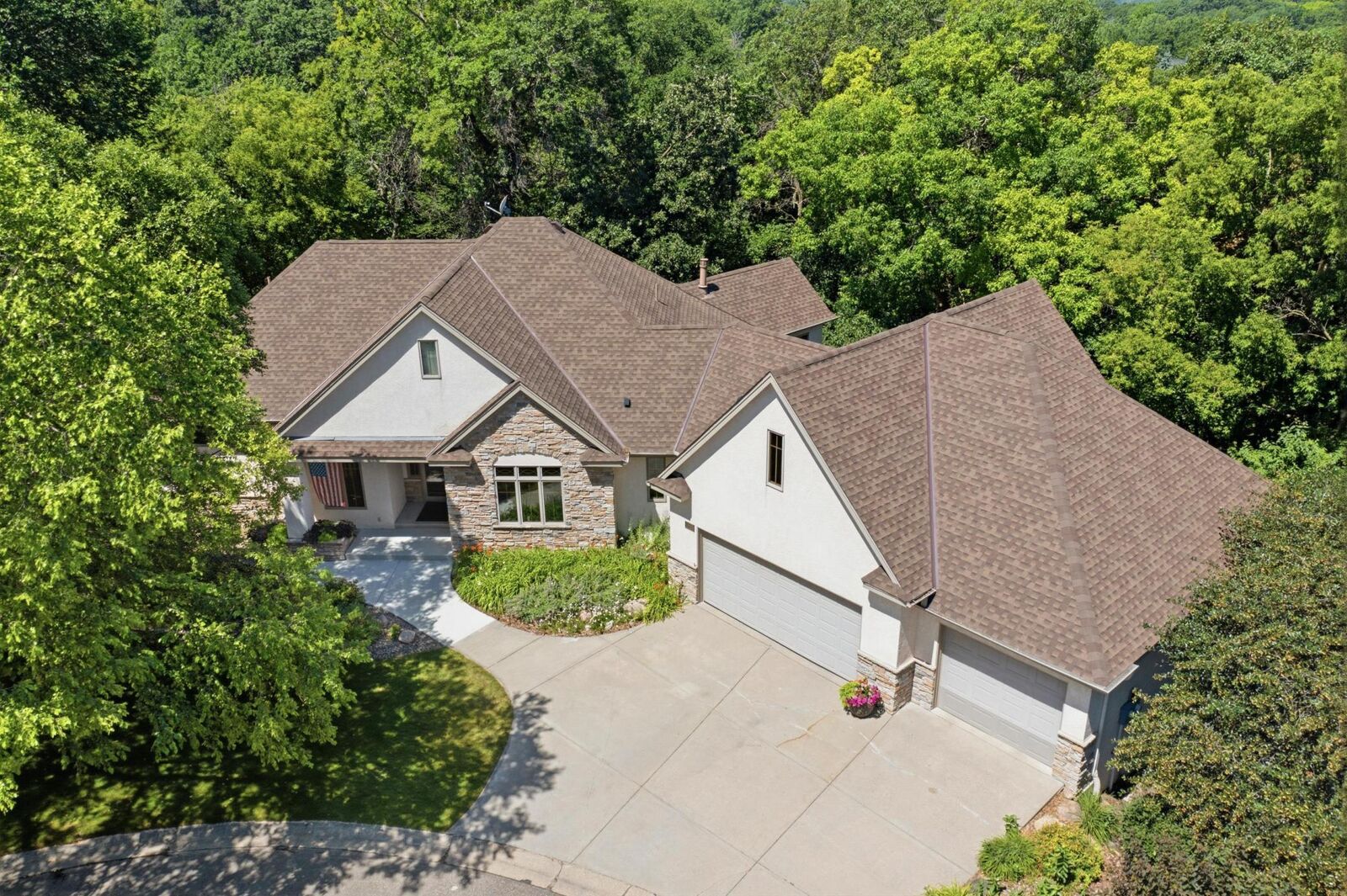 Property Photo: 1900 Timber Ridge Drive MN 55306