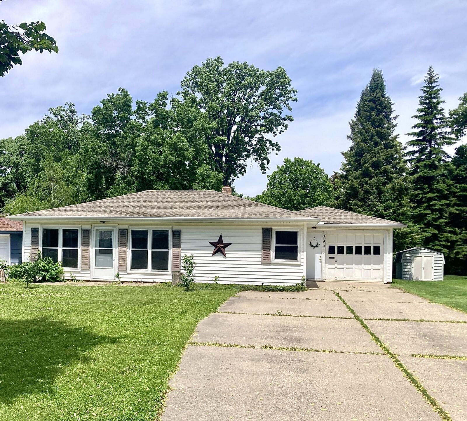 Property Photo:  565 Madson Avenue SW  MN 55350 
