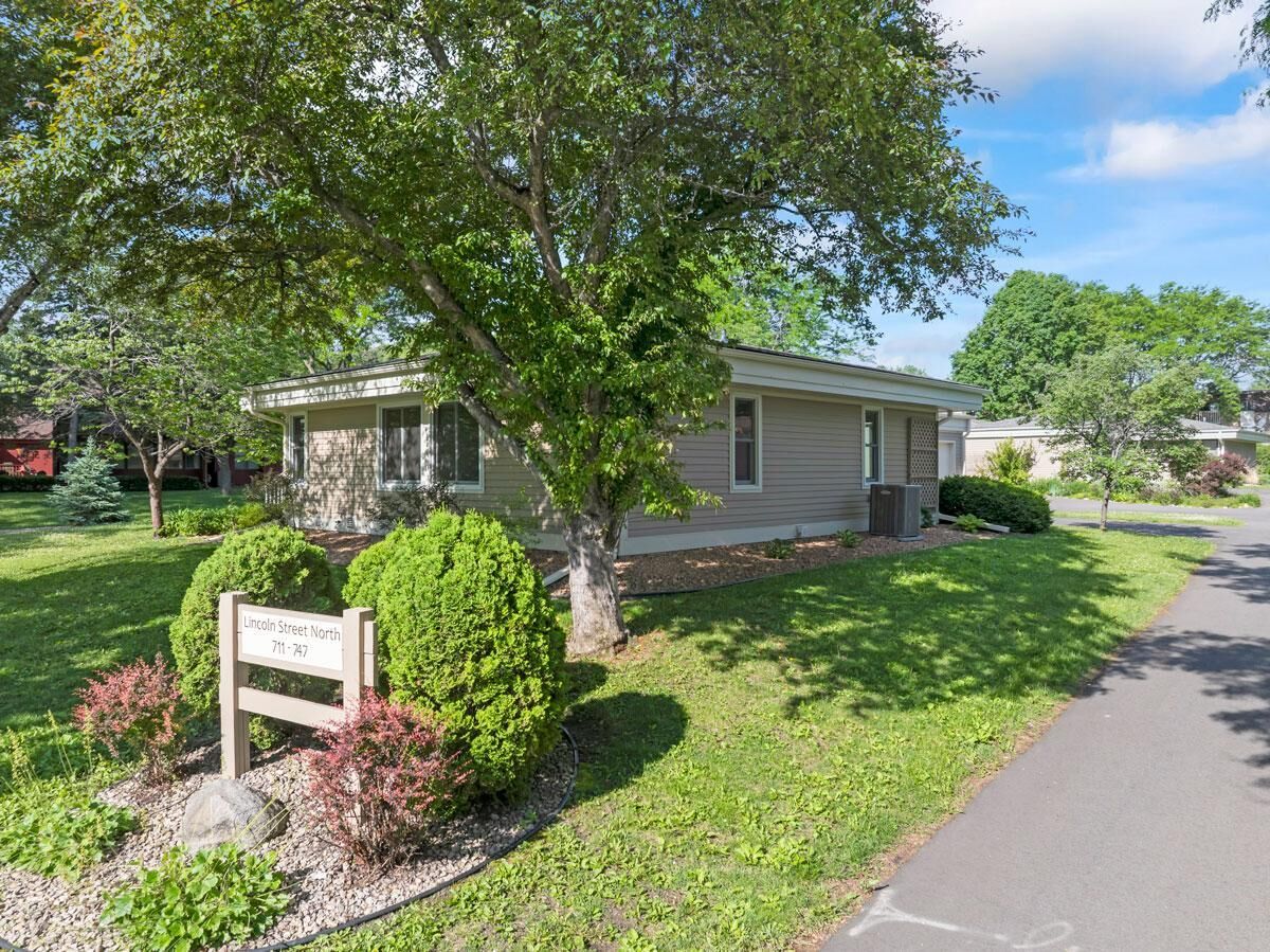Property Photo:  711 Lincoln Street N  MN 55057 