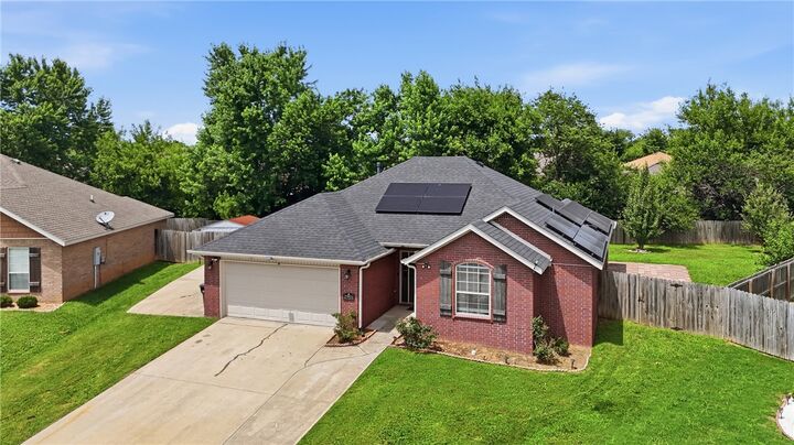 Property Photo: 2901 S E Street AR 72758