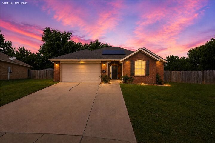 Property Photo:  2901 S E Street  AR 72758 