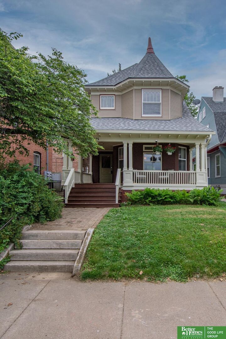 Property Photo: 3015 Pacific Street NE 68105