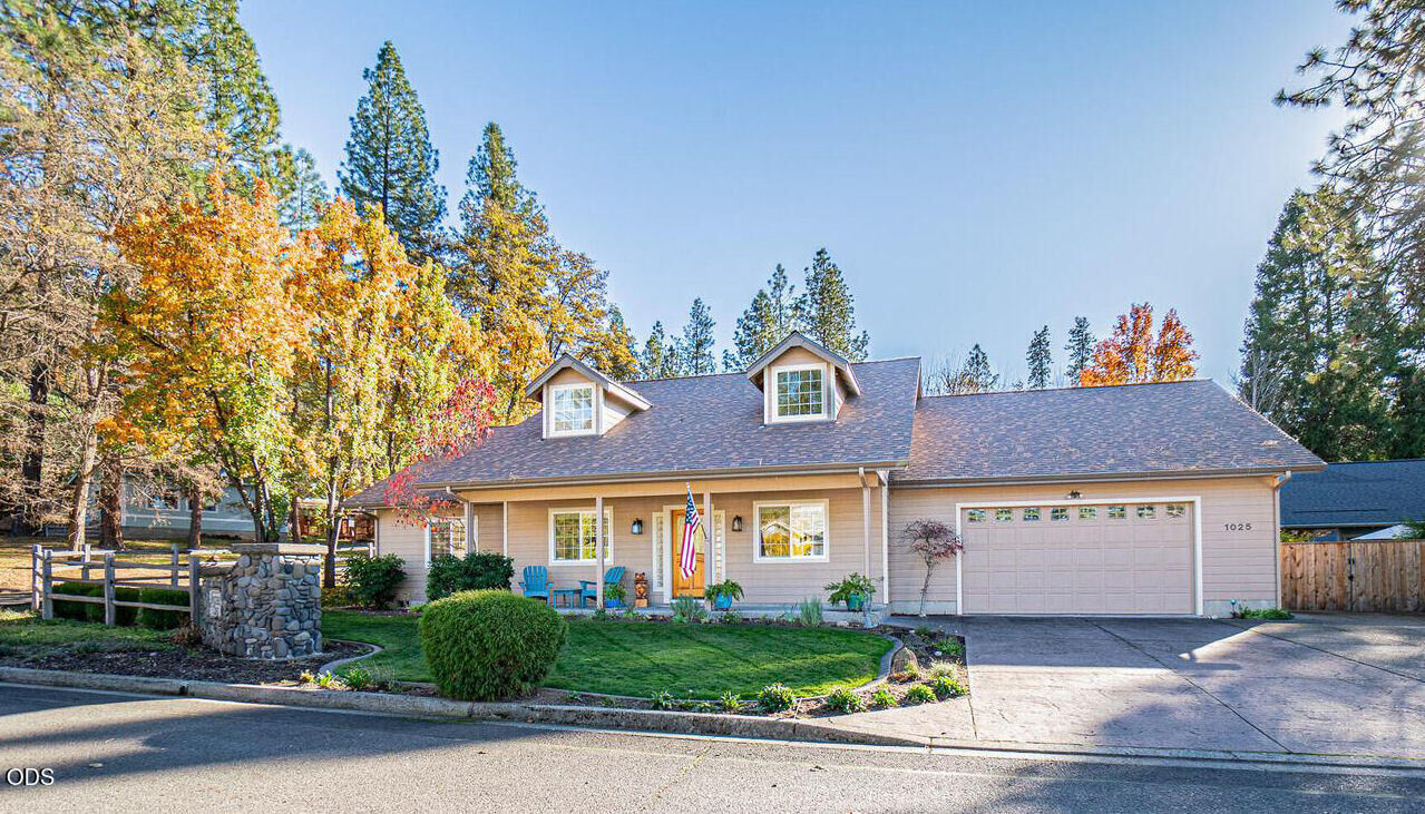 Property Photo: 1025 Anglers Place OR 97539