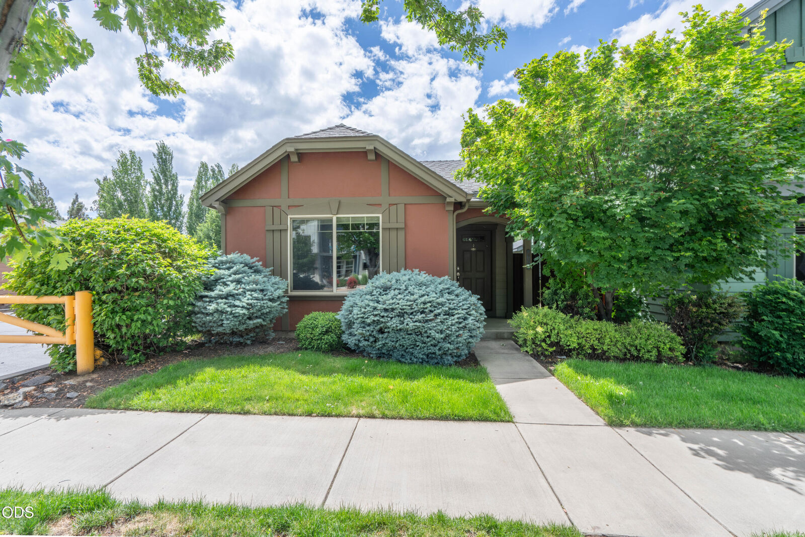 Property Photo:  417 NW 27th Street  OR 97756 