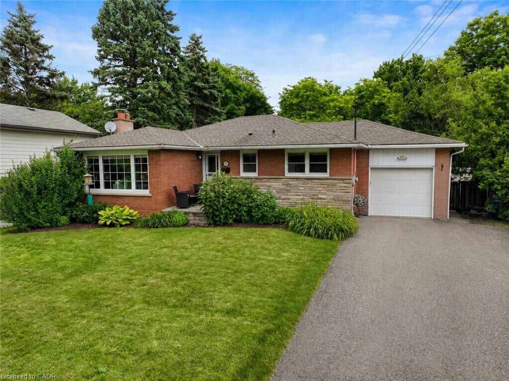 Property Photo:  1063 Maplehurst Avenue  ON L7T 3G3 