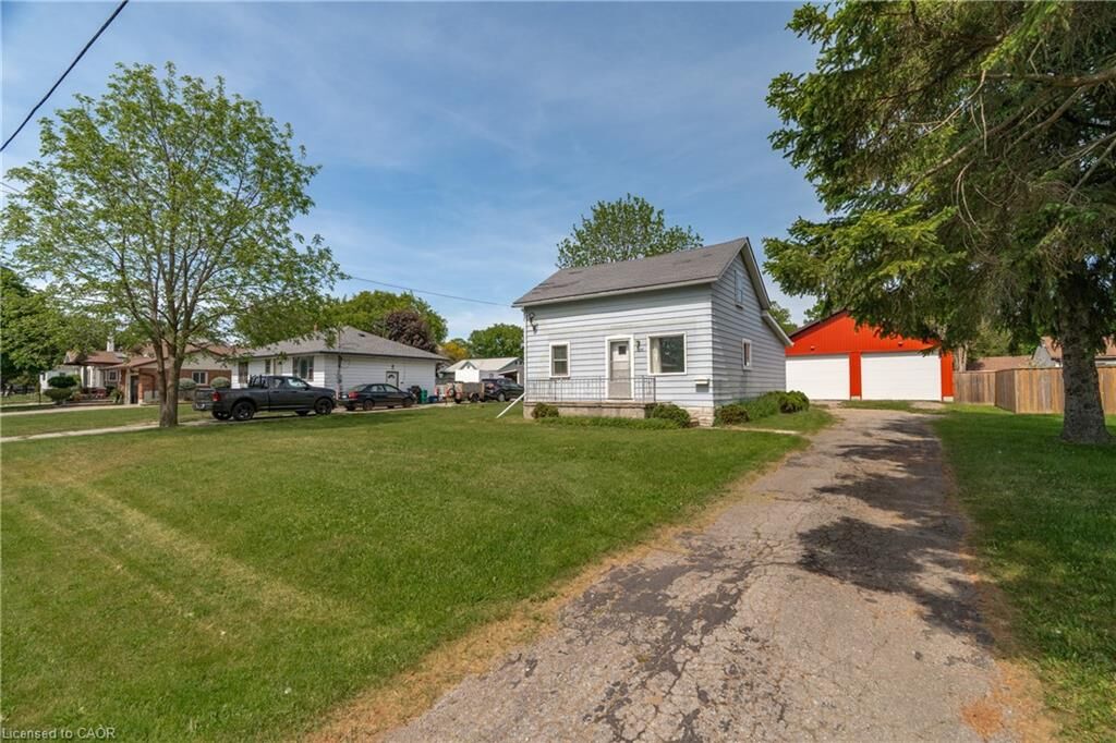 Property Photo:  39 Stanley Avenue  ON N2K 1C4 