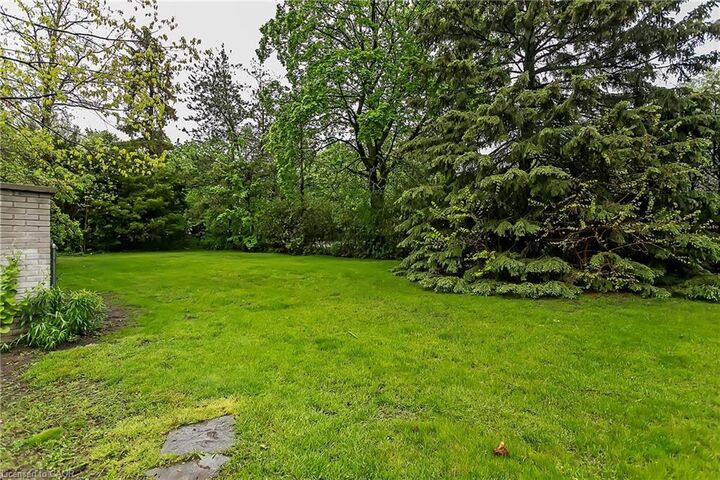 Property Photo:  91 Ennisclare Drive E  ON L6J 4N3 