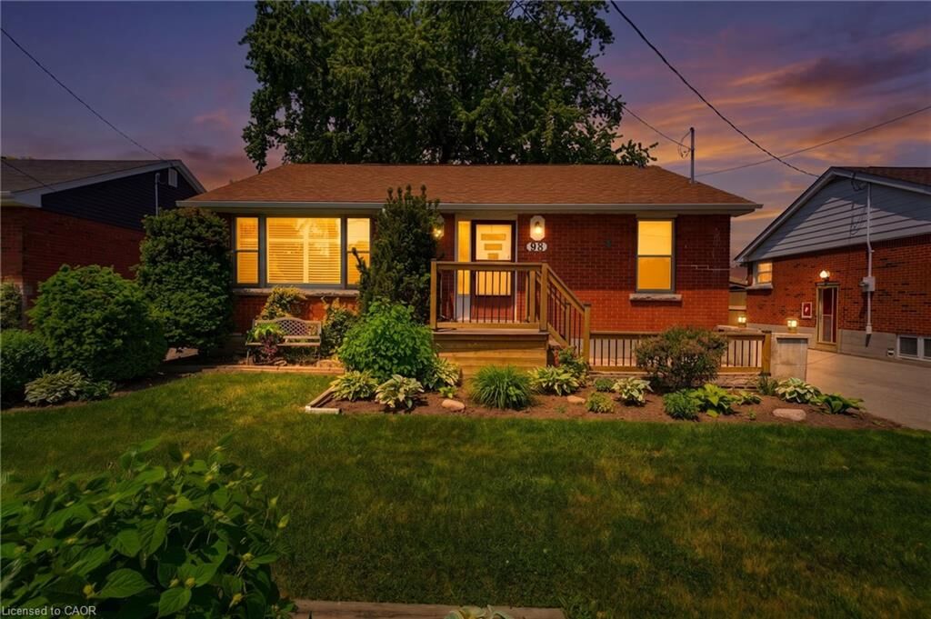Property Photo:  98 Wise Crescent  ON L8T 2L8 