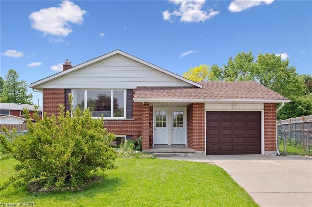 Property Photo:  11 Van Horne Place  ON N2P 1J8 