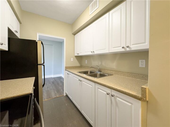 Property Photo:  133 Herkimer Street 203  ON L8P 2H3 