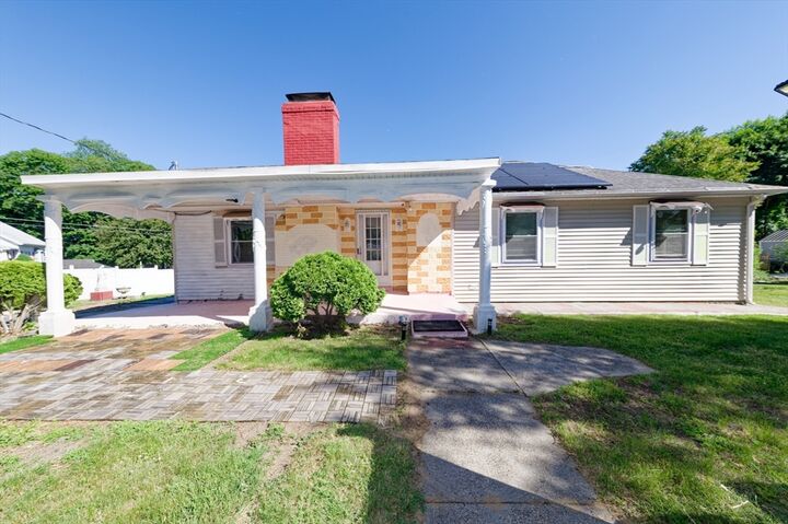 Property Photo:  1 Rockland Road Ct  MA 01501 