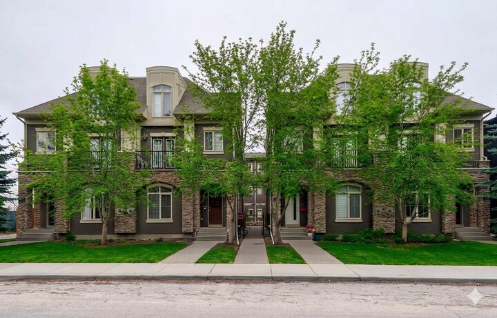 1916 36 Street SW 3 — photo 1