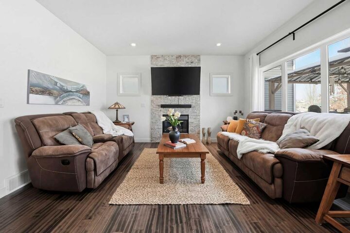 Property Photo: 118 Viscount Drive AB T4R 0M6