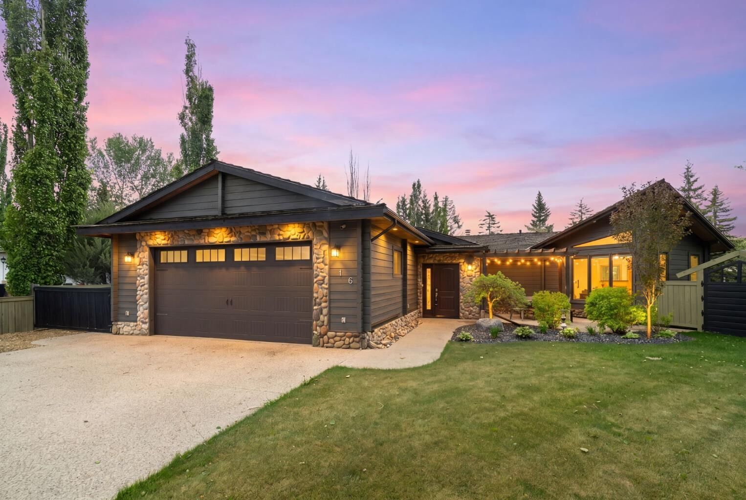Property Photo:  16 Rustic Crescent  AB T4S 1S5 