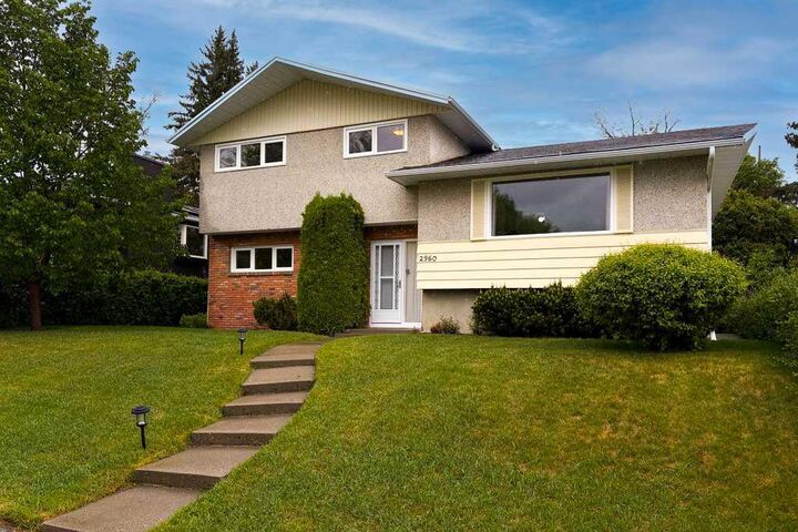 Property Photo:  2960 Conrad Drive NW  AB T2L 1B4 