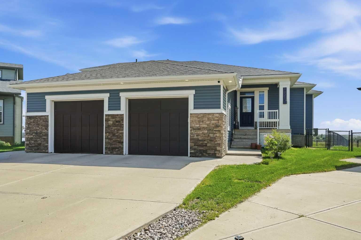 Property Photo:  1021 Shantz Place  AB T0M 0S0 