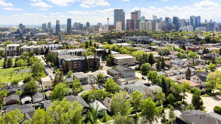 Property Photo:  609 9 Avenue NE  AB T2E 0W4 