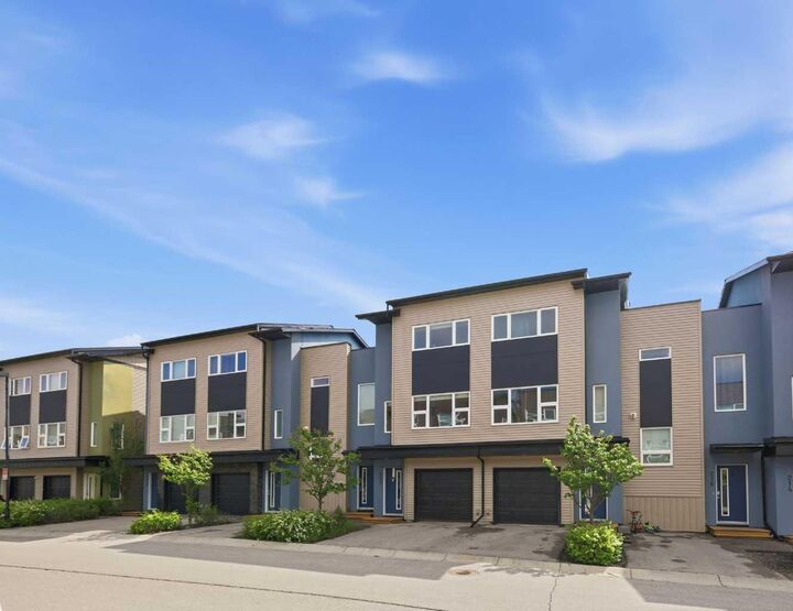 Property Photo:  220 Covecreek Circle NE  AB T3K 0W6 