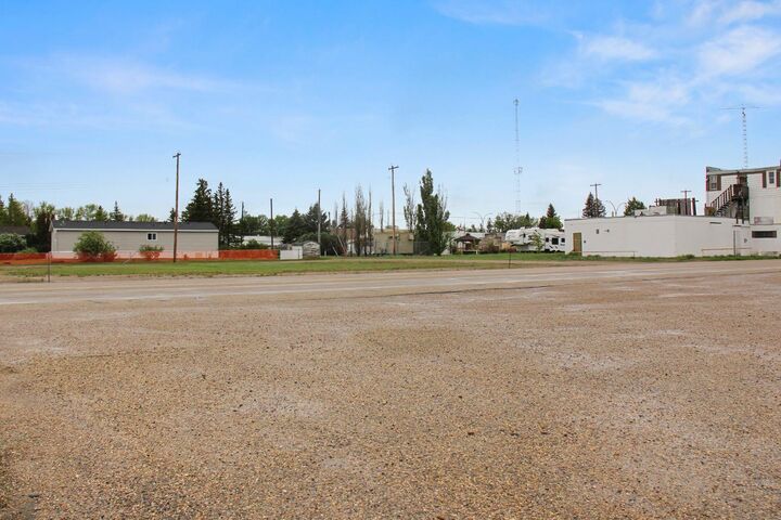 Property Photo: 4917 51 Avenue AB T0B 0B9