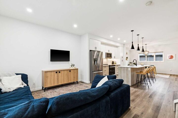 Property Photo:  44 Creekside Boulevard SW  AB T2X 4R1 