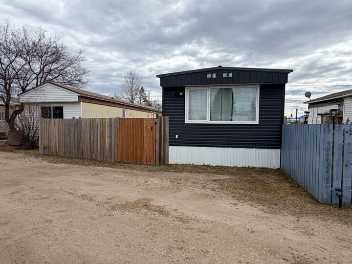 5 Westview — photo 1
