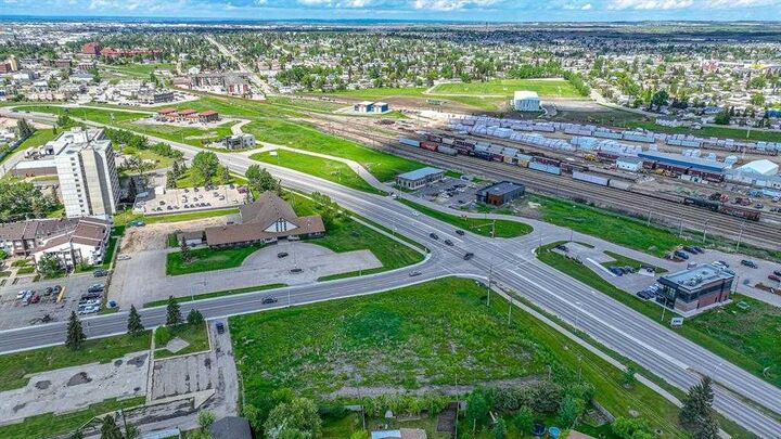 Property Photo:  9305 Resources Road 3  AB T8V 8C2 