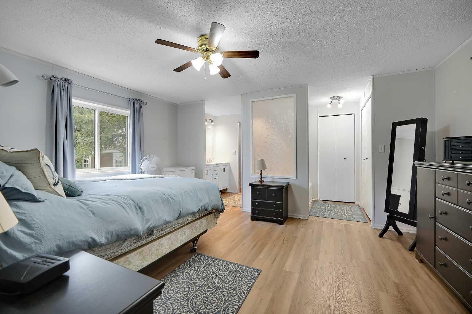 Property Photo:  301 Stanley Avenue  AB T1S 1M5 