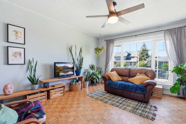 Property Photo:  420 Summerwood Place SE  AB T4B 1W7 