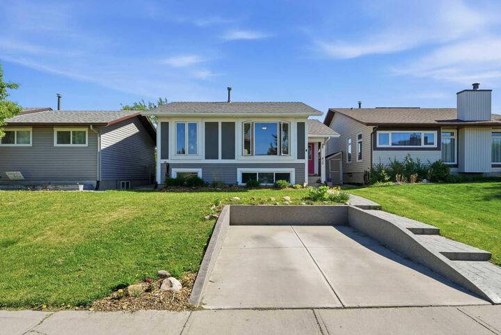 Property Photo: 420 Summerwood Place SE AB T4B 1W7