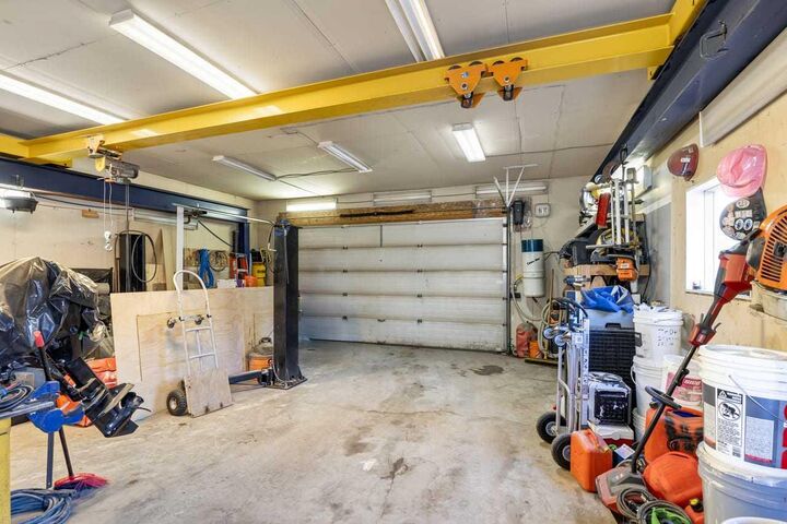 Property Photo:  216 Castleridge Drive NE  AB T3J 1X3 
