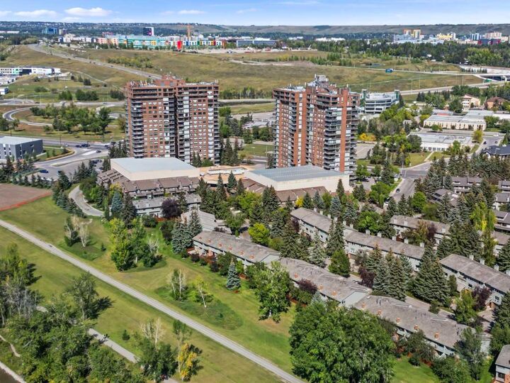 Property Photo:  145 Point Drive NW 902  AB T3B 4W1 