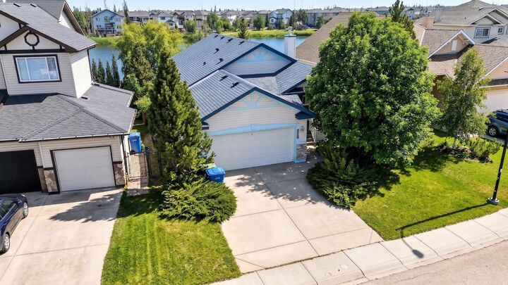 Property Photo:  136 West Creek Glen  AB T1X 1P8 