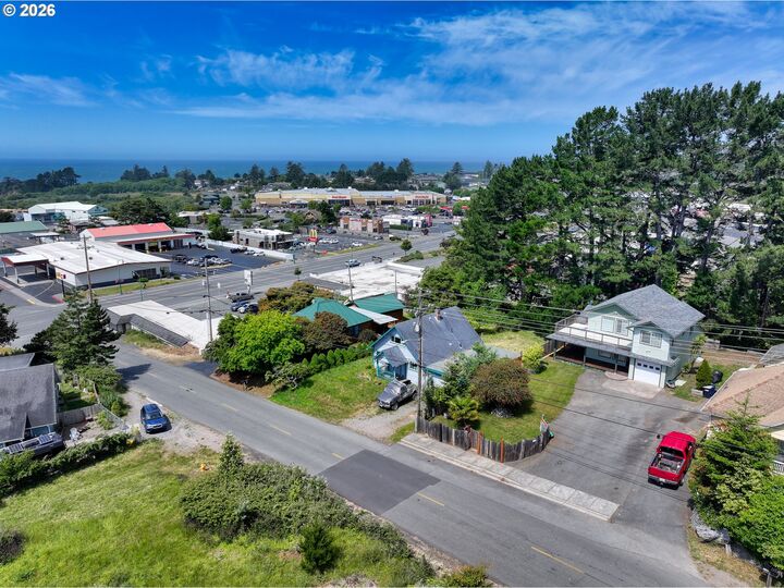 Property Photo:  730 Pacific Ave B  OR 97415 