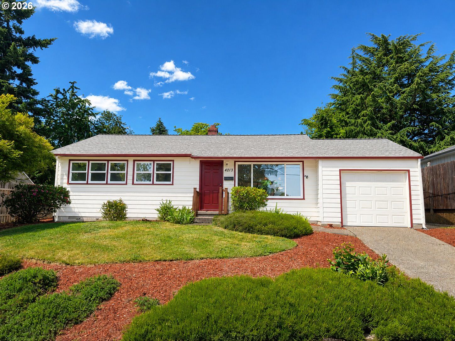 Property Photo: 4213 SE Rio Vista St OR 97222
