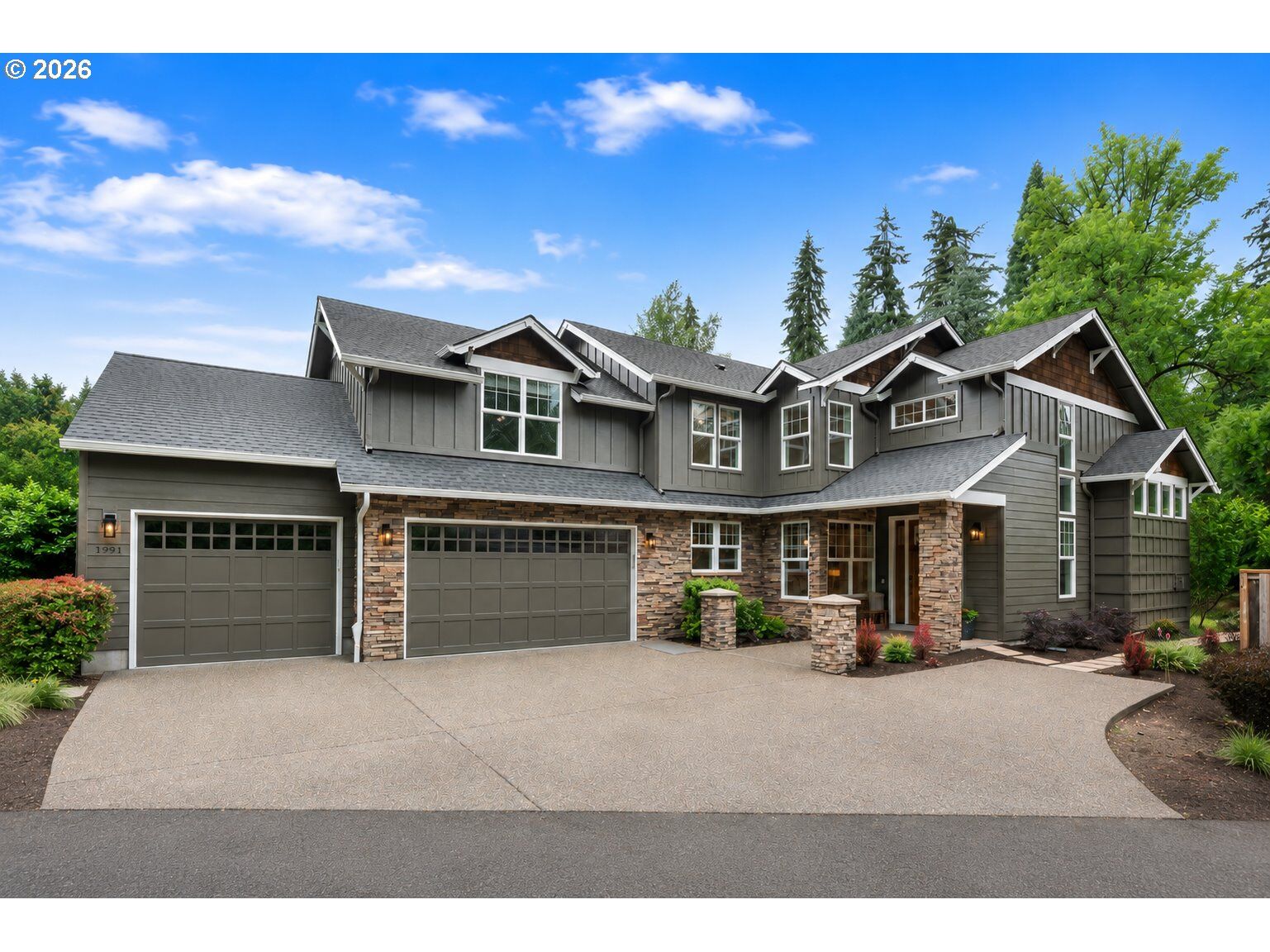 Property Photo: 1991 Country Club Rd OR 97034