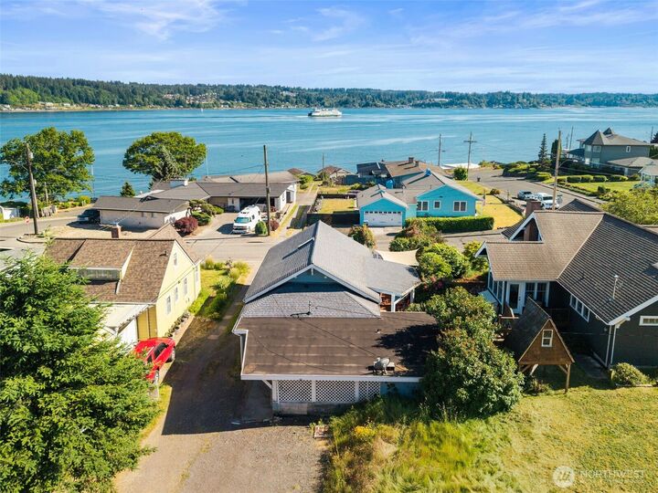 Property Photo:  2708 E 10th Street  WA 98310 