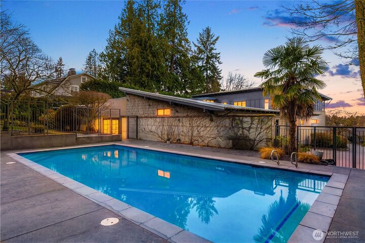 Property Photo:  4218  92nd Avenue NE  WA 98004 
