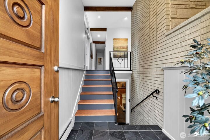 Property Photo:  19421  46th Avenue NE  WA 98155 