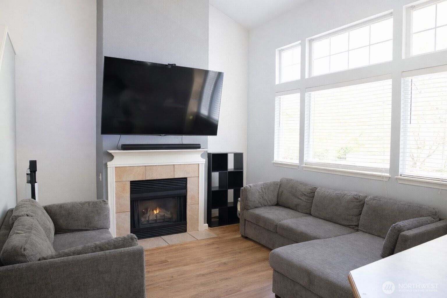 Property Photo: 420 S 46th Place H WA 98055