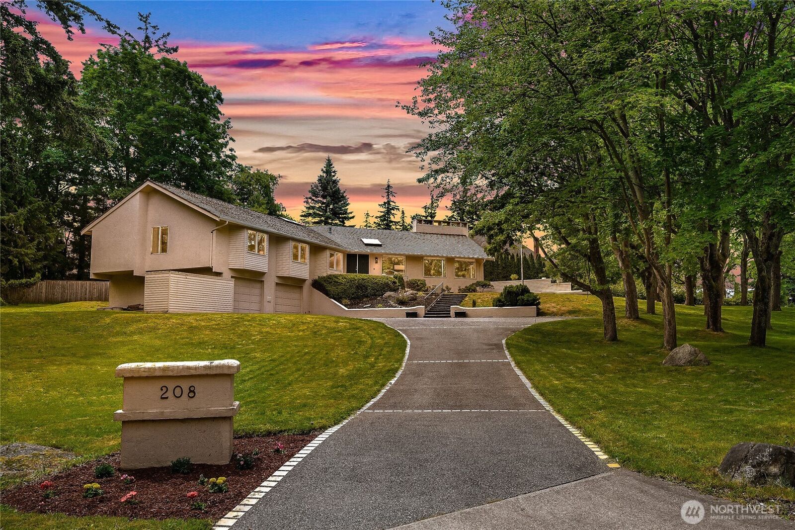 Property Photo:  208  Hawthorn Road  WA 98225 