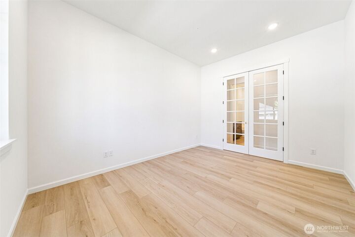 Property Photo: 921 Sawyer Avenue 30 WA 98321