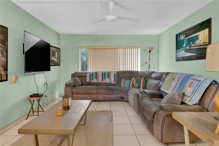 Property Photo:  1200 Tallwood Ave 202  FL 33021 
