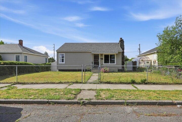 Property Photo:  1324 E Kiernan Ave  WA 99207 