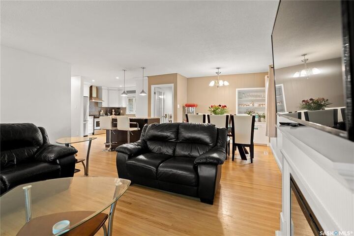 Property Photo: 17 Anderson Avenue SK S4S 4R3