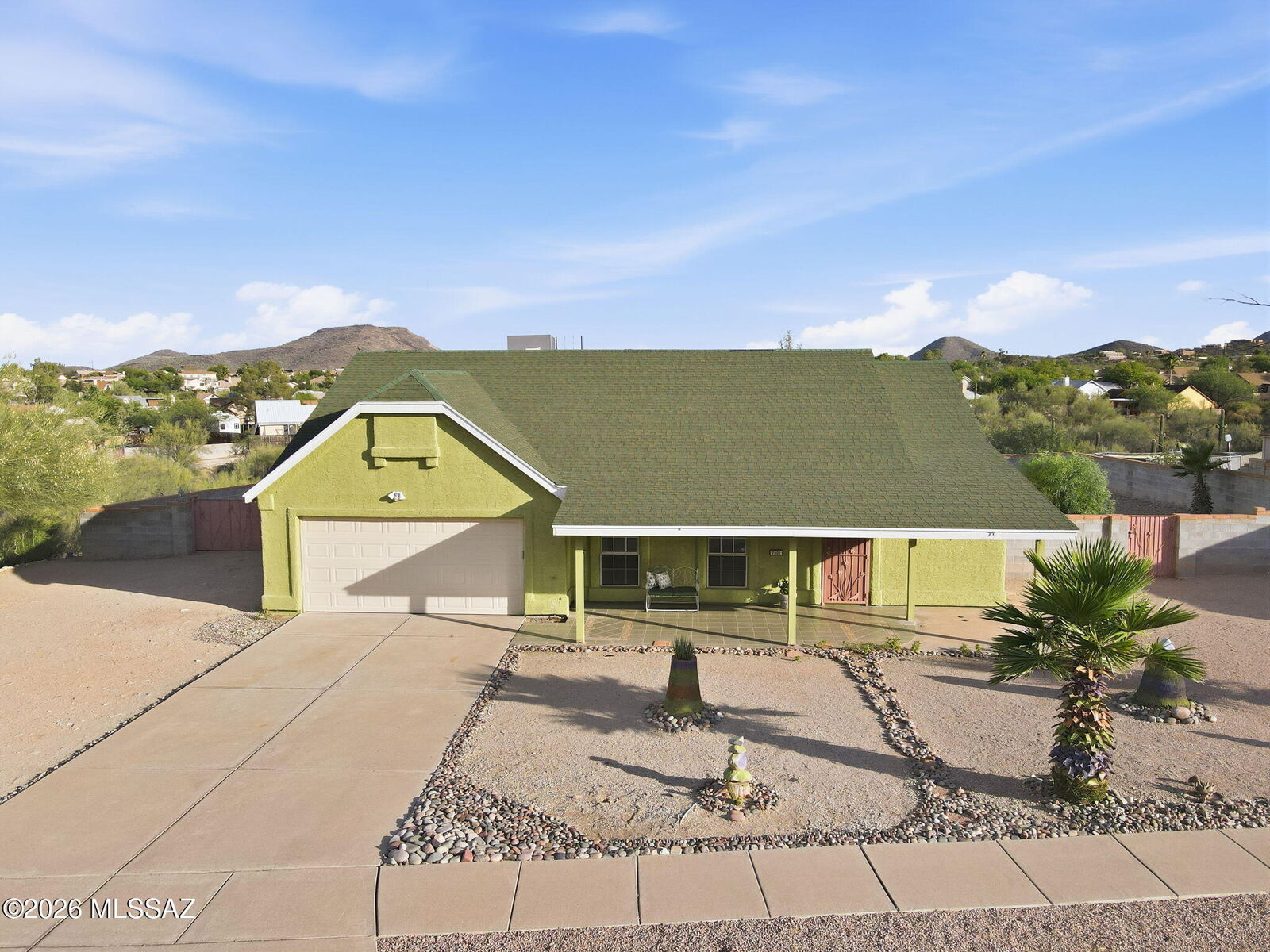 Property Photo: 2801 W Calle Gardenias AZ 85745