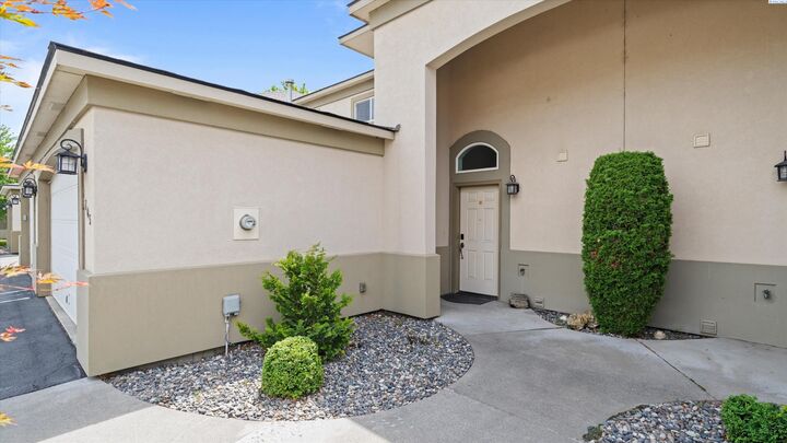 Property Photo: 705 Hanford WA 99354