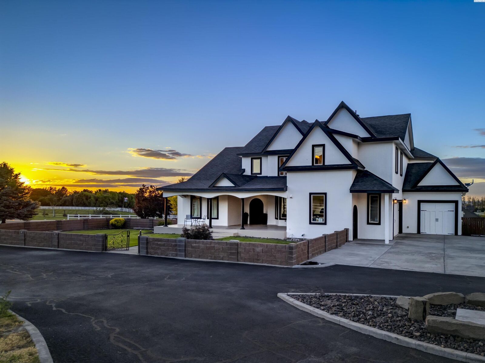 Property Photo:  37503 S Hawks Tree Pr SE  WA 99337 